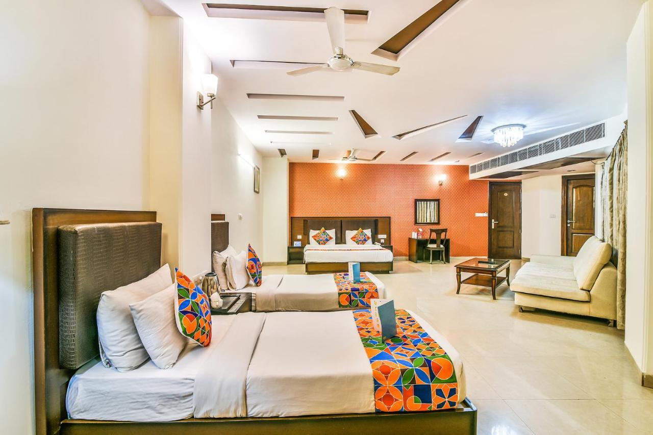 Hotel Alpine Tree Nueva Delhi Exterior foto
