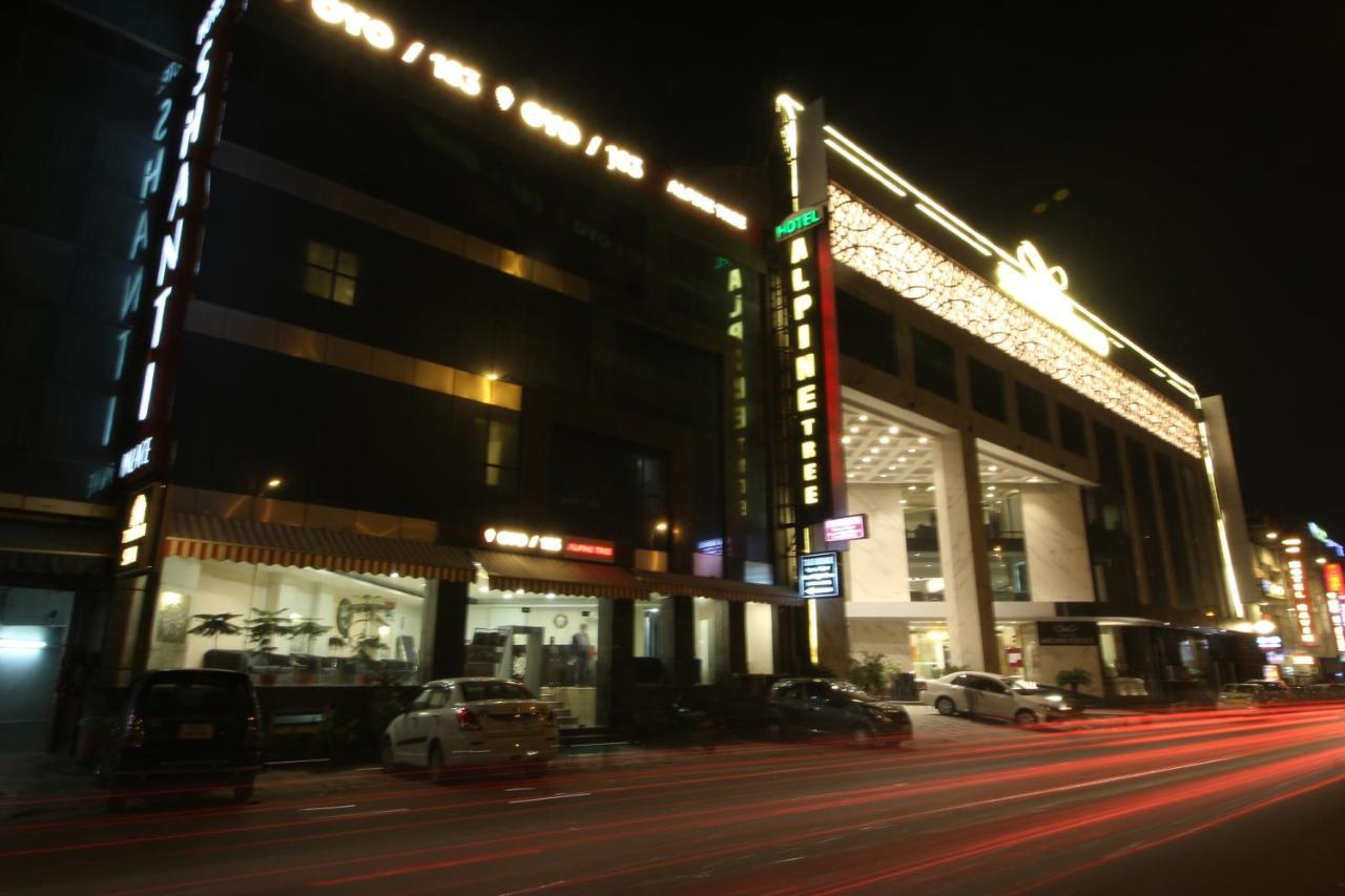 Hotel Alpine Tree Nueva Delhi Exterior foto